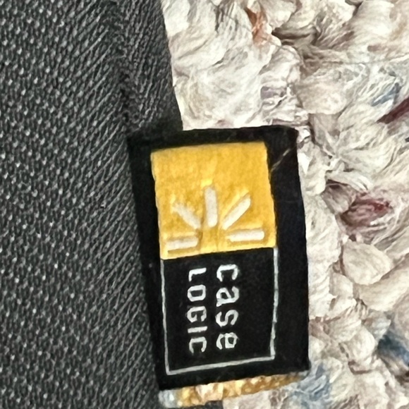 Computer bag/Case logic brand dark gray. Used/good .11x14x2 - Picture 3 of 8